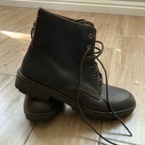 Born combat boot